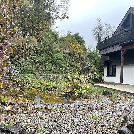 Gehobene Ferienwohnung Mit Grosser Terrasse Eigenem Garten Und Teich Ideal Sich Wohl Zu Fuehlen Hadamar Exterior foto